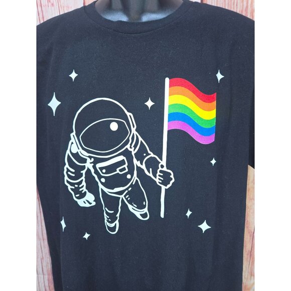 Pride Threads Pride T-Shirt Large Black Astronaut LGBTQ+ Rainbow Flag - Picture 3 of 6